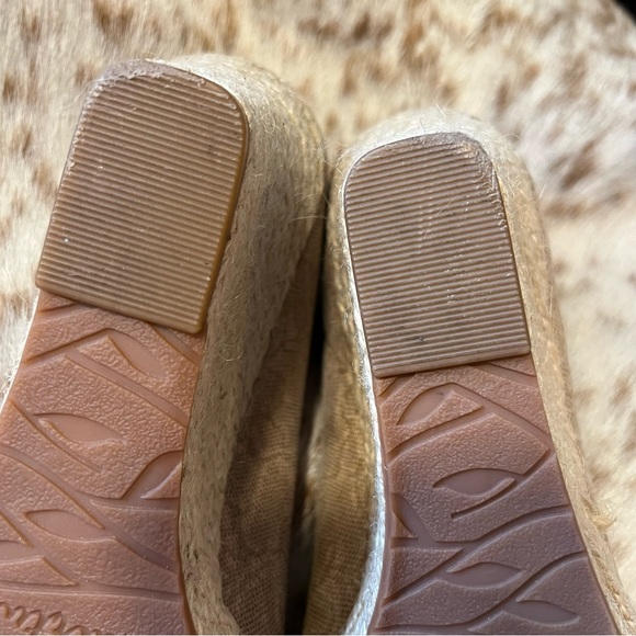 Lightly used tan lace wedge sandals - Picture 6 of 12